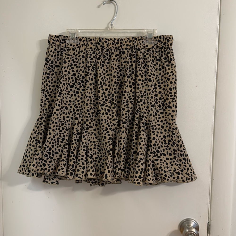 2XL spotted ruffle bottom skirt